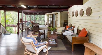 Glass House Mountains Ecolodge - Holiday Cairns 26