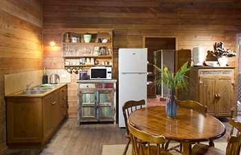 Glass House Mountains Ecolodge - Holiday Cairns 27