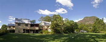 Glass House Mountains Ecolodge - Holiday Cairns 2