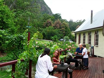 Glass House Mountains Ecolodge - Holiday Cairns 5