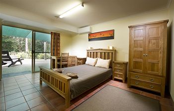 Glass House Mountains Ecolodge - Holiday Cairns 6