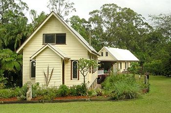 Glass House Mountains Ecolodge - Holiday Cairns 7