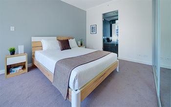 Zara Tower - Luxury Suites And Apartments - Holiday Cairns 1