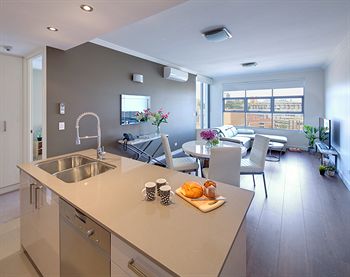 Zara Tower - Luxury Suites And Apartments - Holiday Cairns 2