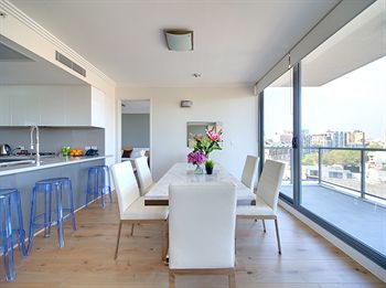 Zara Tower - Luxury Suites And Apartments - Holiday Cairns 3