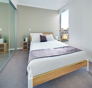 Zara Tower - Luxury Suites And Apartments - Holiday Cairns 6
