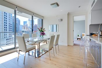 Zara Tower - Luxury Suites And Apartments - Holiday Cairns 15