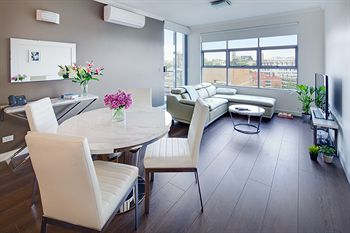 Zara Tower - Luxury Suites And Apartments - Holiday Cairns 16