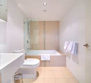 Zara Tower - Luxury Suites And Apartments - Holiday Cairns 19