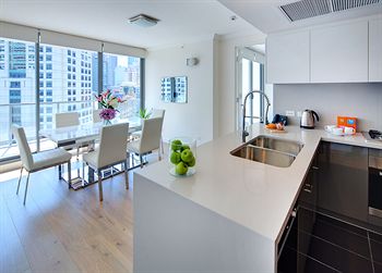 Zara Tower - Luxury Suites And Apartments - Holiday Cairns 22