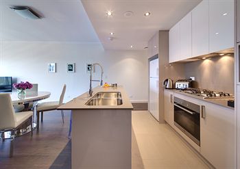 Zara Tower - Luxury Suites And Apartments - Holiday Cairns 25