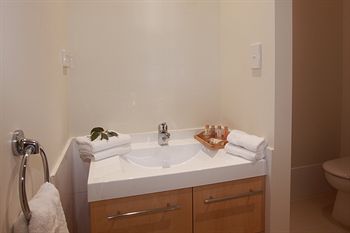 H Boutique Hotel - Holiday Cairns 2