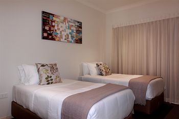 H Boutique Hotel - Holiday Cairns 5