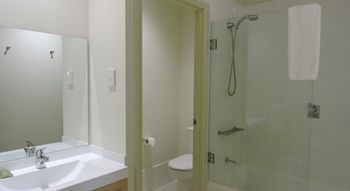 H Boutique Hotel - Holiday Cairns 10