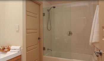 H Boutique Hotel - Holiday Cairns 12