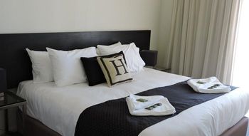 H Boutique Hotel - Holiday Cairns 13