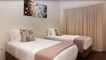 H Boutique Hotel - Holiday Cairns 15