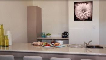 H Boutique Hotel - Holiday Cairns 22