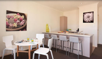 H Boutique Hotel - Holiday Cairns 23
