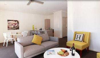 H Boutique Hotel - Holiday Cairns 26