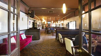 Parkway Hotel - Holiday Cairns 4