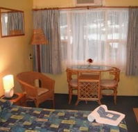 Black Swan Waterfront Motel - Holiday Cairns