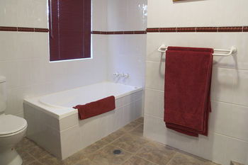 Kingfishers Manor @ Noosa - Holiday Cairns 8