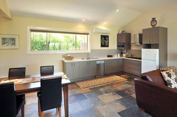 Langbrook Estate Cottages - Holiday Cairns 10