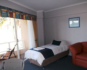 Ulladulla Harbour Motel - Holiday Cairns 2