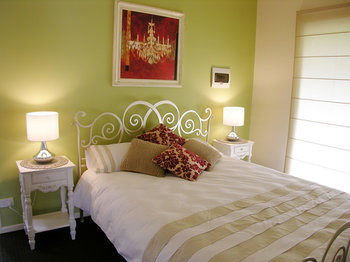 Apple Tree Cottage & Studio - Holiday Cairns 9