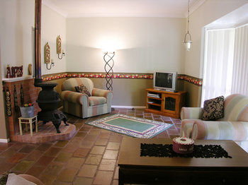 Apple Tree Cottage & Studio - Holiday Cairns 11