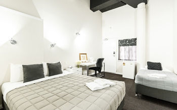 Airport Hotel Sydney - Holiday Cairns 9