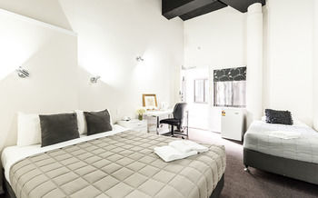 Airport Hotel Sydney - Holiday Cairns 13