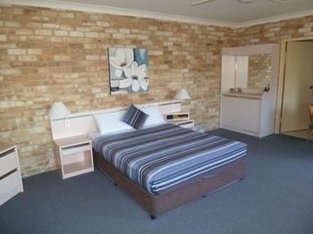 Mollymook Surfbeach Motel And Apartments - Holiday Cairns 1