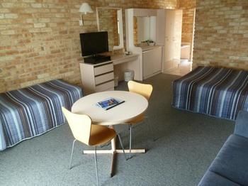 Mollymook Surfbeach Motel And Apartments - Holiday Cairns 4