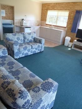 Mollymook Surfbeach Motel And Apartments - Holiday Cairns 11