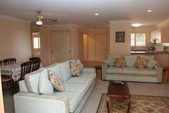 Birchgrove Apartments - Holiday Cairns 1