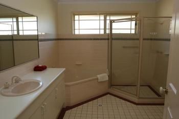 Birchgrove Apartments - Holiday Cairns 8
