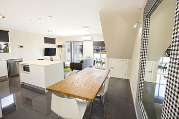 Astina Serviced Apartments - Parkside - Holiday Cairns 4