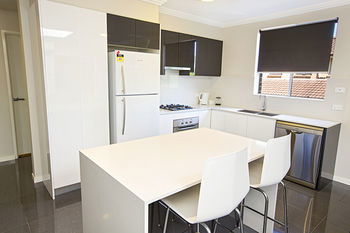 Astina Serviced Apartments - Parkside - Holiday Cairns 5