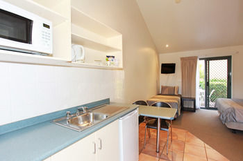 Travellers Motor Village - Holiday Cairns 8