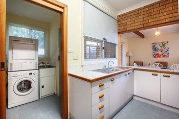 Mollymook Beach Units - Holiday Cairns 9