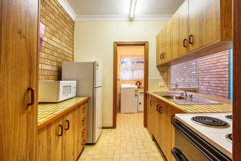 Mollymook Beach Units - Holiday Cairns 10