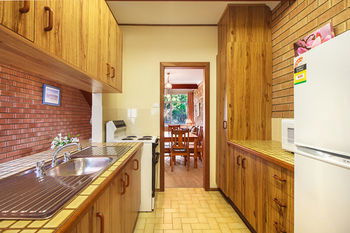 Mollymook Beach Units - Holiday Cairns 11