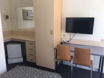 Westside Motor Inn - Holiday Cairns 8