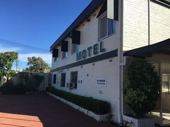 Westside Motor Inn - Holiday Cairns 12