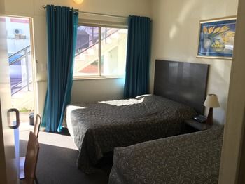 Westside Motor Inn - Holiday Cairns 16
