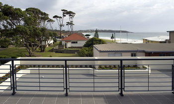 Mollymook Beachfront Executive Apartment - Holiday Cairns 3
