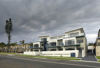 Mollymook Beachfront Executive Apartment - Holiday Cairns 18