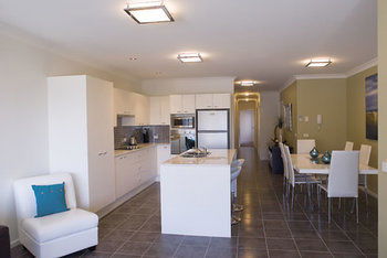 Mollymook Beachfront Executive Apartment - Holiday Cairns 23